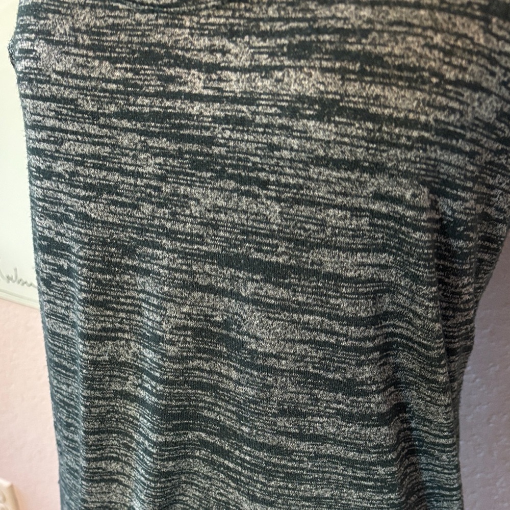 shirt size small - Picture 3 of 5